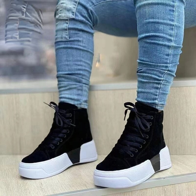 Schwarze High-Top-Sneaker mit weißer Sohle, Herrenmode, lässig, Jeans, Straßenstil