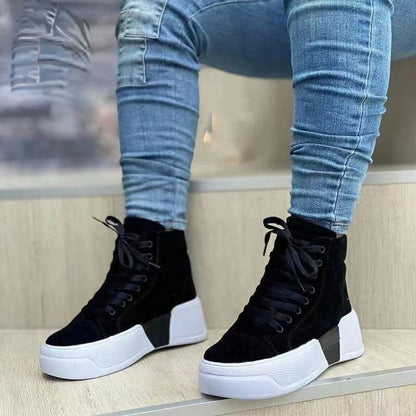 Schwarze High-Top-Sneaker mit weißer Sohle, Herrenmode, lässig, Jeans, Straßenstil