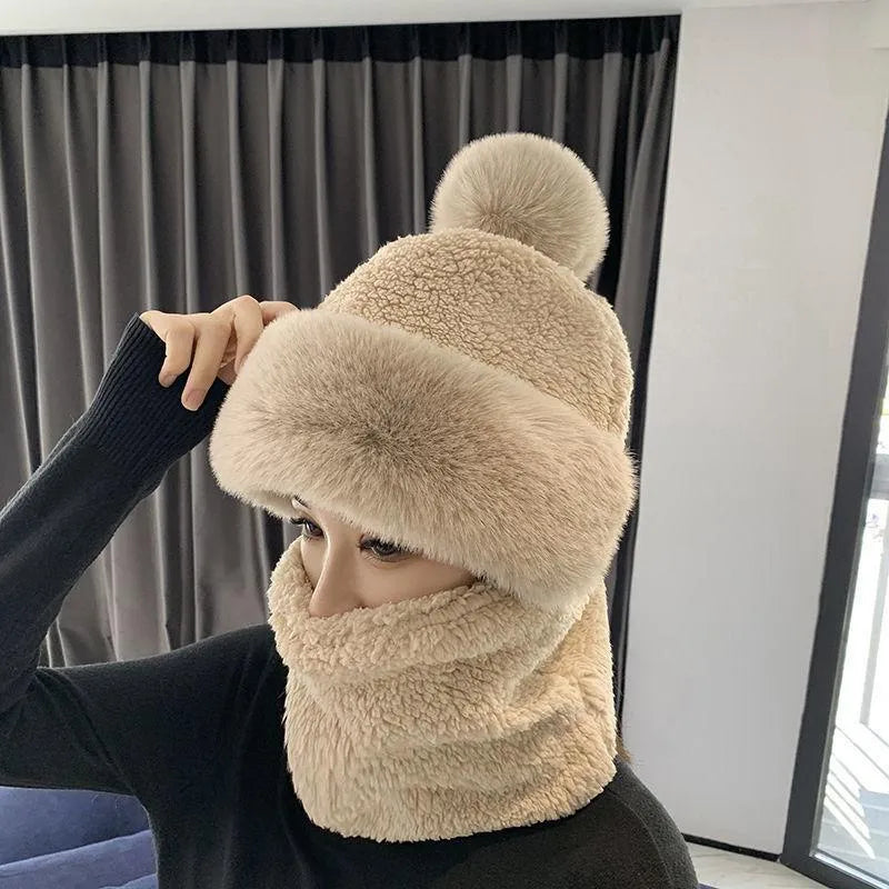 Damen Wintermütze mit Schal, beige, Plüsch, warm, modisch, für kaltes Wetter.