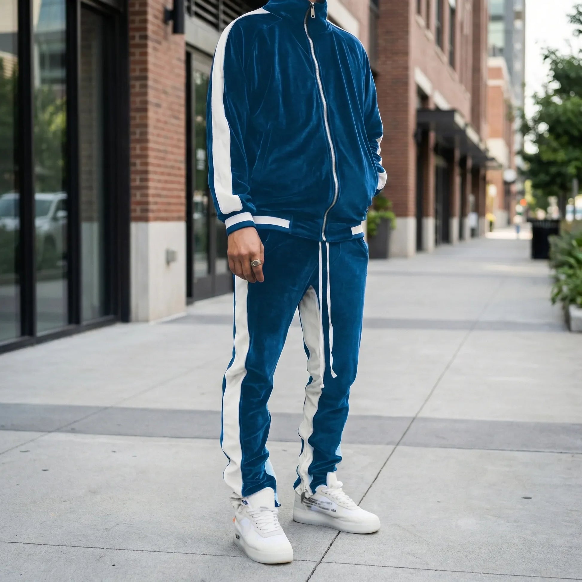 Samtiger Jogginganzug Im Retrostil - Brendan