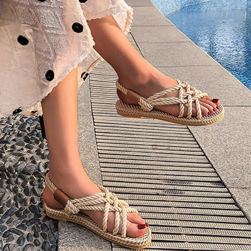 Flätade gladiatorsandaler – Serina