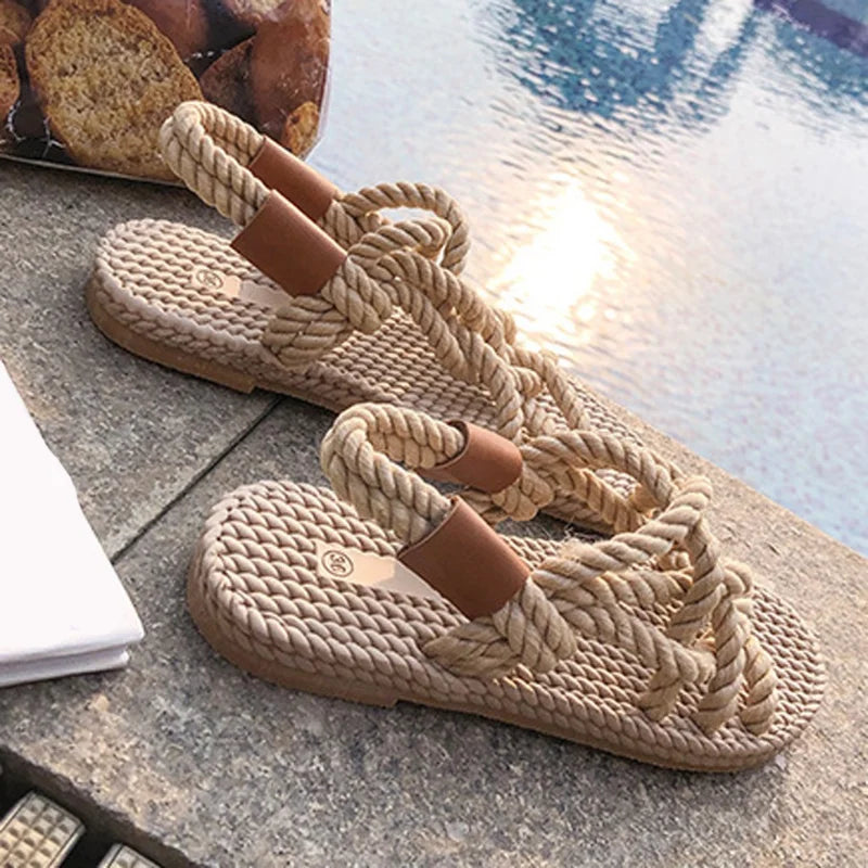 Flätade gladiatorsandaler – Serina