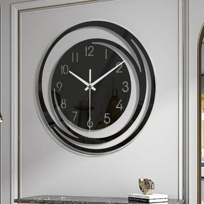 Moderne schwarze Wanduhr mit silbernen Akzenten, minimalistisches Design, Wohnzimmerdekoration.