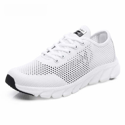 Weißer Sportschuh aus Mesh, atmungsaktiv, rutschfeste Sohle, ideal für Laufen und Fitness.