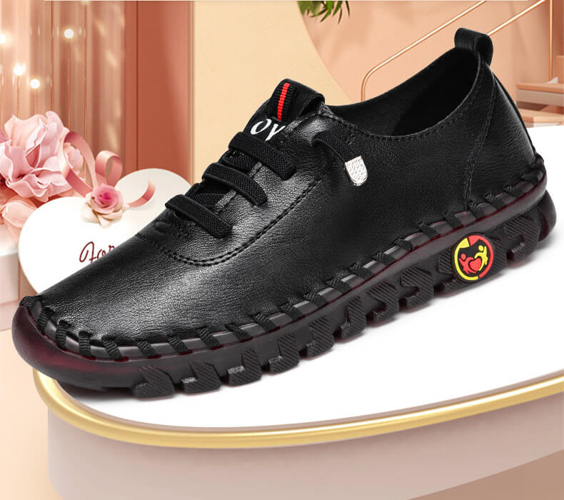 Schwarzer Lederschuh mit rutschfester Sohle, ideal für Damen, modisch und bequem.