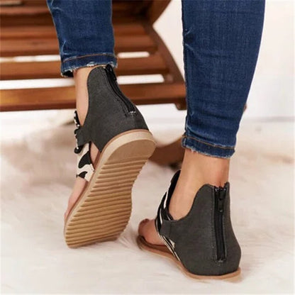 Damen Sandalen mit Reißverschluss, schwarz, flach, bequem, Sommermode, Freizeitkleidung.