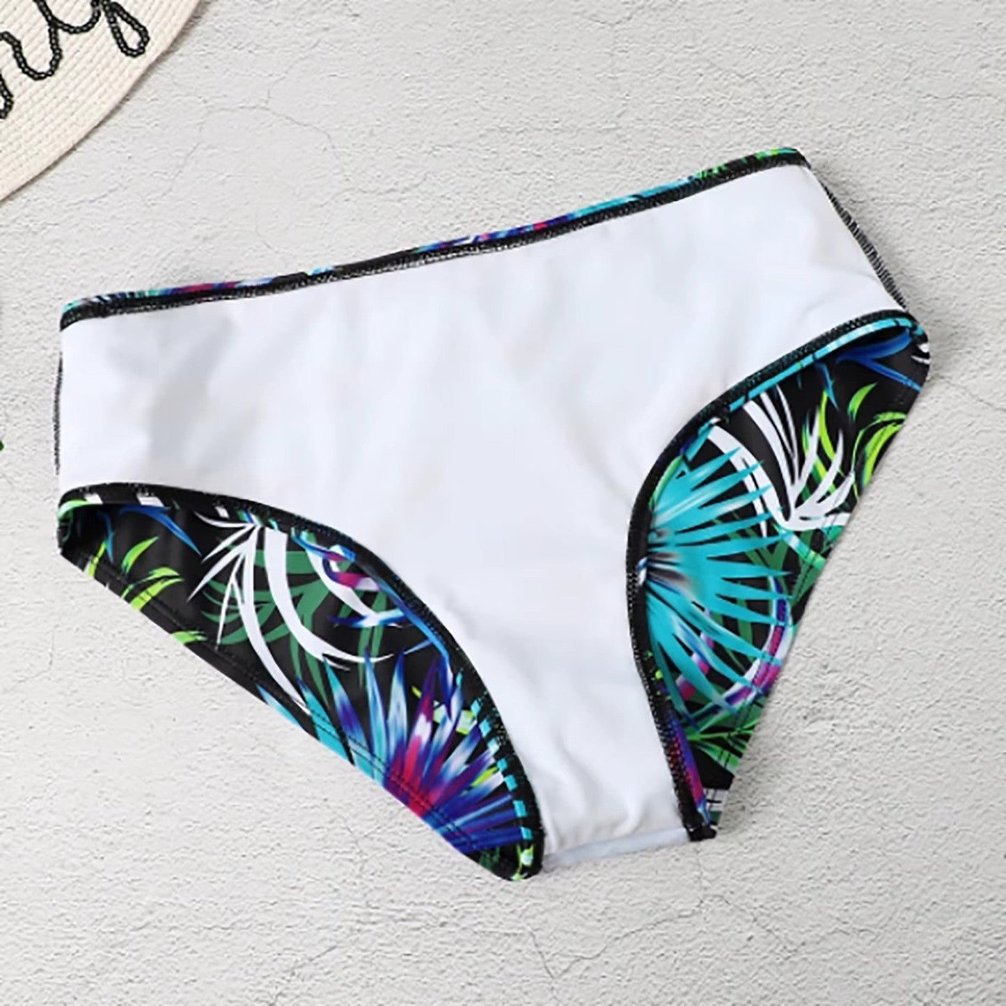 Trendigt bikiniset med hög midja – Selina