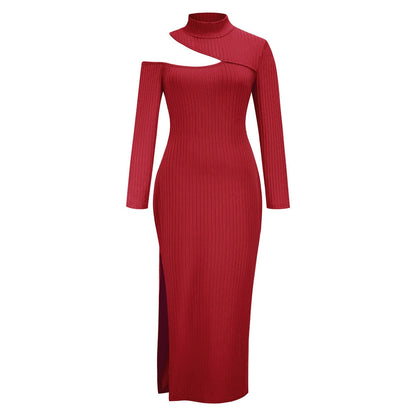 Rotes, asymmetrisches Strickkleid mit Schlitz, Langarm, elegantes Design für Damenmode.