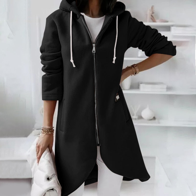 Schwarzer Damen-Hoodie mit Reißverschluss, Kapuze und Kordelzug, lässiger Stil.