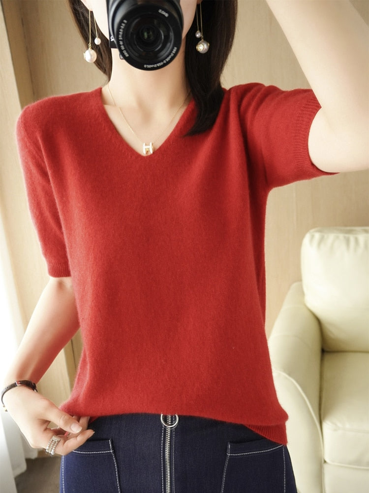 Roter Damenpullover aus Kaschmir, V-Ausschnitt, kurzärmelig, elegant, weich, modisch.