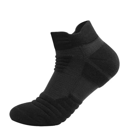 Schwarze Sportsocke, atmungsaktiv, knöchelhoch, rutschfest, ideal für Fitness und Laufen.