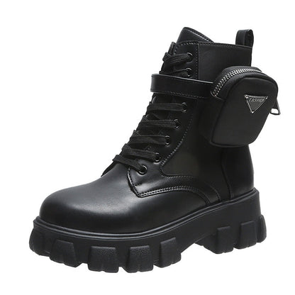 Schwarzer Damenstiefel mit Plateau, Schnürung und abnehmbarer Tasche, modisch und robust.