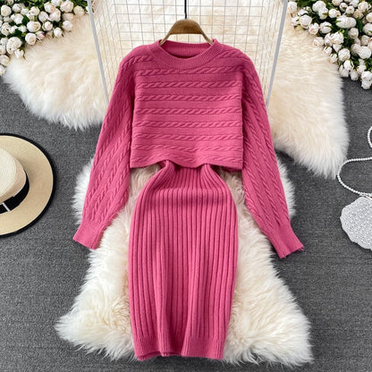 Rosa Strickkleid-Set, langärmelig, Zopfmuster, elegant, Damenmode, Herbst-Winter-Outfit.