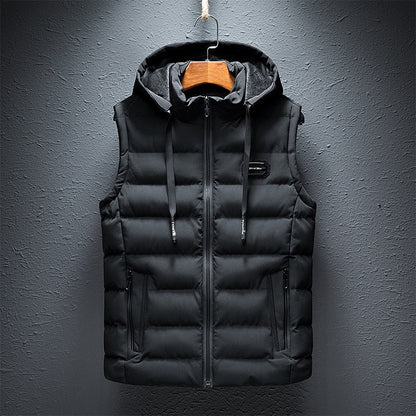 Schwarze Steppweste mit Kapuze, Reißverschluss, Herrenmode, Winterbekleidung, warm, stilvoll.