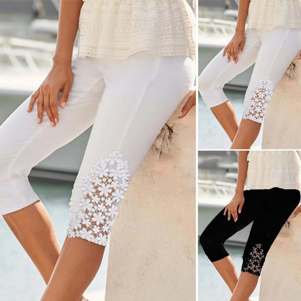 Damen Caprihose weiß mit Spitzenblumen, Sommermode, elegant, bequem, Freizeitkleidung.