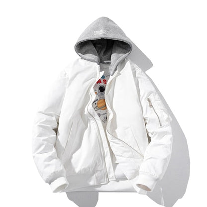 Weiße Bomberjacke mit grauem Kapuzenpullover, Herrenmode, lässig, Streetwear, Baumwolle.