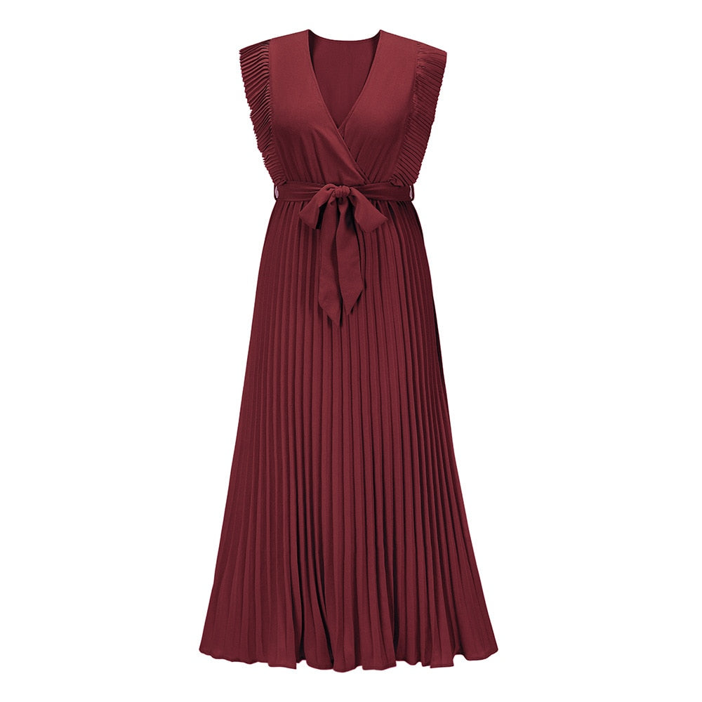 Ärmelloses, rotes, plissiertes Maxikleid mit V-Ausschnitt und Taillengürtel aus Polyester.