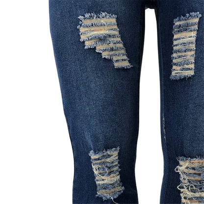 Dunkelblaue zerrissene Jeans, Damenmode, Vintage-Stil, Denim, modische Kleidung.