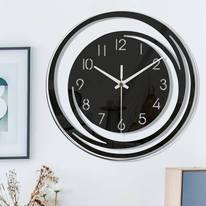Schwarze Wanduhr mit modernem Design, runden Ziffern und weißen Akzenten im Wohnzimmer.