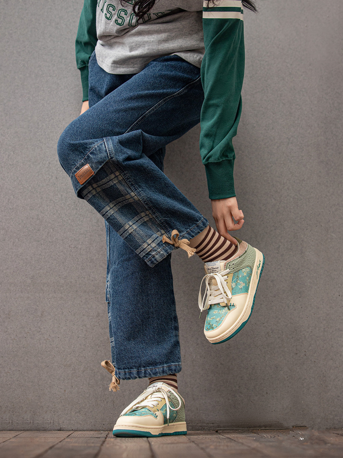 Stiliga unisex konst-sneakers med mandelblomstryck – Arta