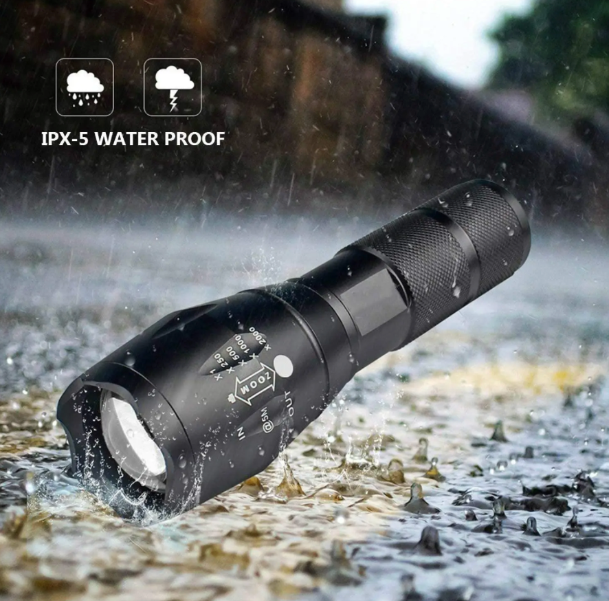 Wasserdichte LED-Taschenlampe, schwarz, IPX-5, robust, ideal für Outdoor-Aktivitäten.