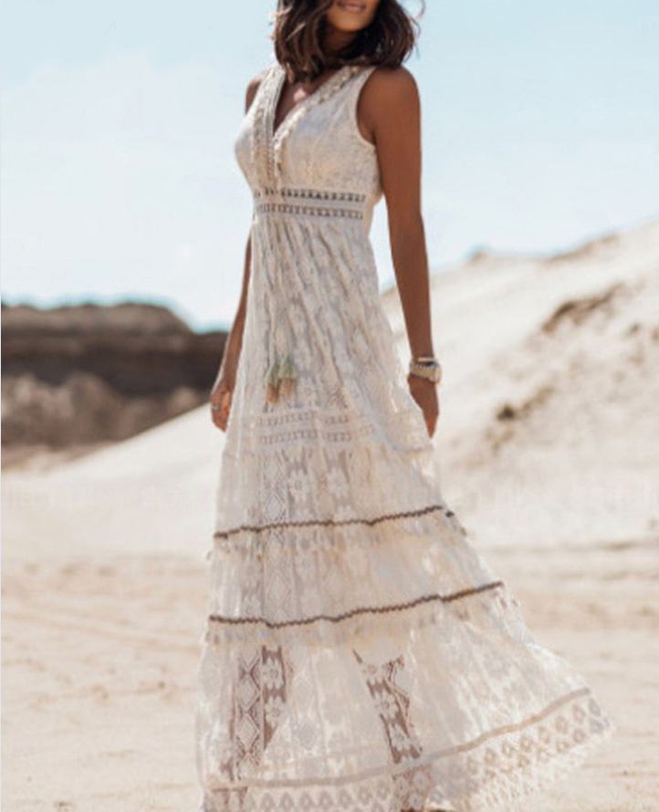 Weiße Spitzenkleid Damen, ärmellos, Sommermode, Strand, Boho-Stil, elegant, luftig.