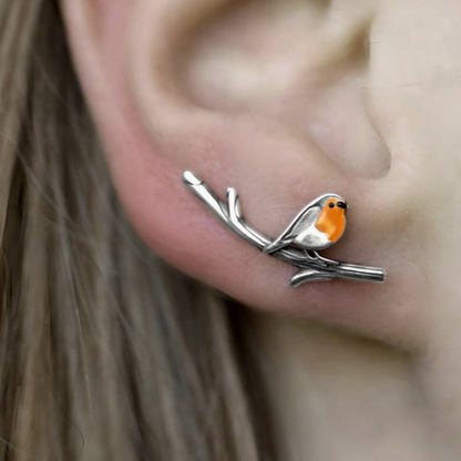 Silberne Ohrringe mit Rotkehlchen-Design, Vogel-Schmuck, Natur-inspirierte Accessoires.