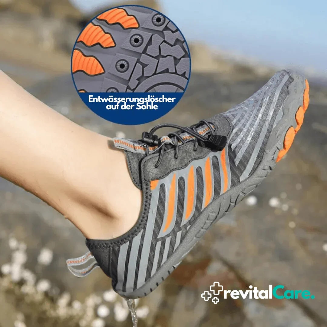 Graue und orange Barfußschuhe mit Entwässerungslöchern, ideal für Outdoor-Aktivitäten.