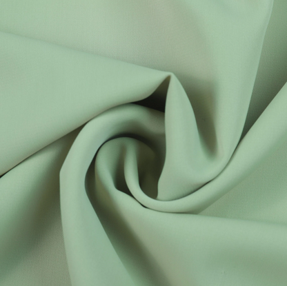 Mintgrüner Stoff, weicher Polyester, ideal für Bekleidung und Dekoration.