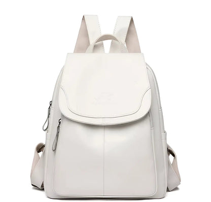 Weißer Lederrucksack mit Reißverschlüssen, stilvolles Design, ideal für Damen.