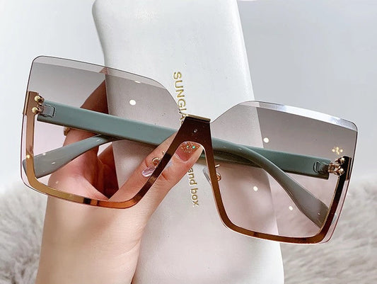 Damen Sonnenbrille, oversized, quadratisch, braun, UV-Schutz, modisch, elegant, Accessoire.