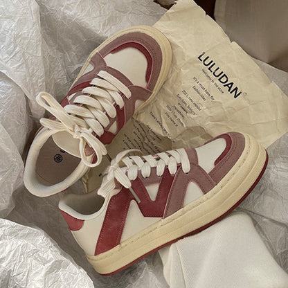 Weiße und rote Sneaker aus Leder, modisch, sportlich, LULUDAN, Damen, bequem, trendig.