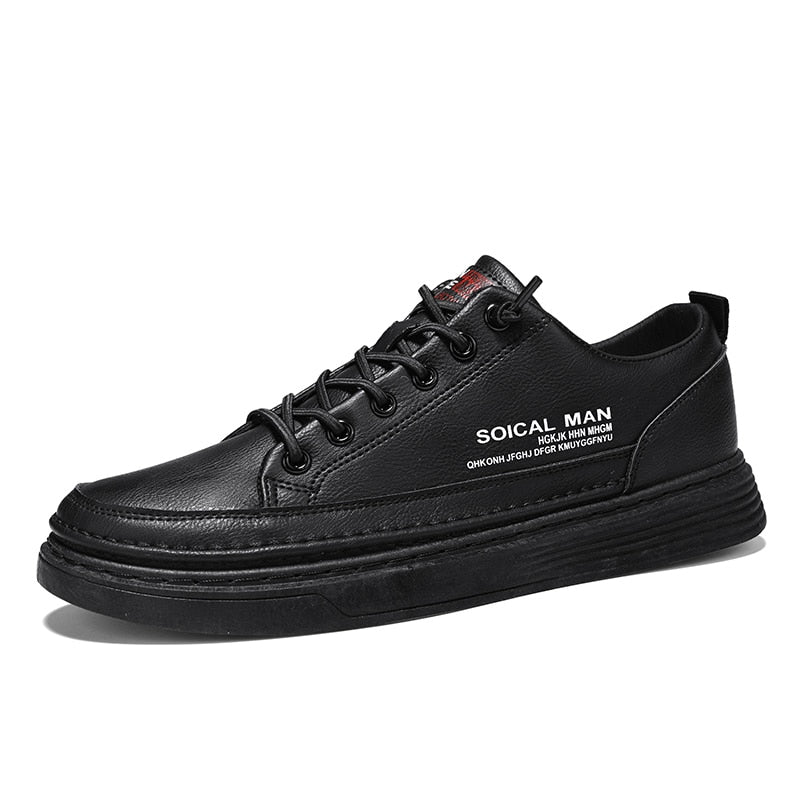 Schwarzer Herren-Sneaker aus Leder, lässig, mit Schnürung, rutschfeste Sohle.