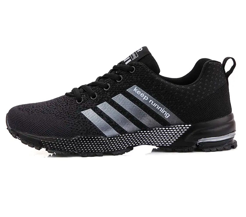 Schwarzer Laufschuh, atmungsaktiv, mit silbernen Streifen, ideal für Sport und Fitness.