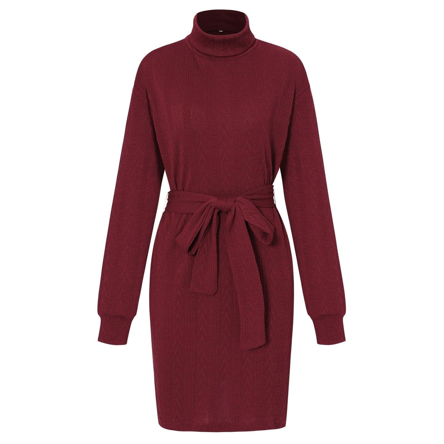 Bordeauxrotes Strickkleid mit Rollkragen und Gürtel, langärmelig, elegant, Damenmode.