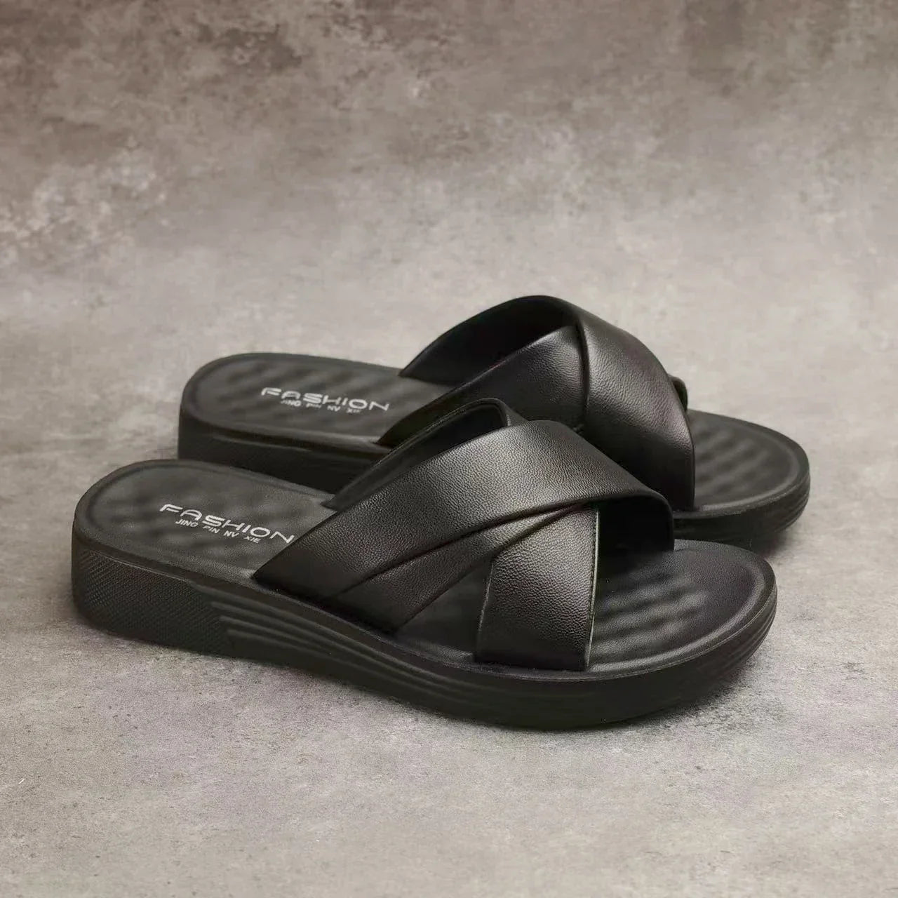 Damer Wedge-Slipper i läderimitation med öppen tåparti – Cassy