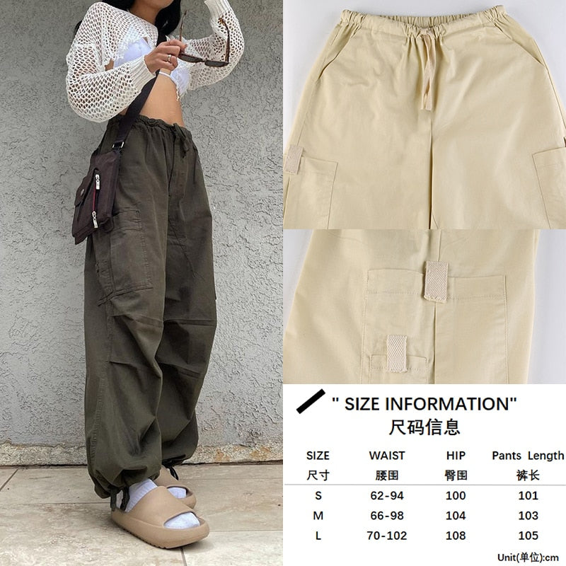 Frau in lässiger Kleidung: Netzoberteil, weite Cargohose, Sandalen, Mode, Streetwear.
