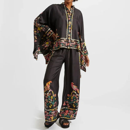 Tvådelat damlinne streetwear-set med etno-print – Samira höstkollektion
