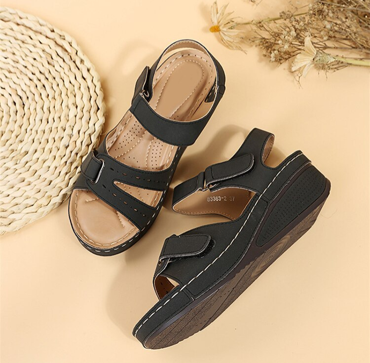 Schwarze Damen-Sandalen mit Keilabsatz, Klettverschluss, bequem, Sommermode.