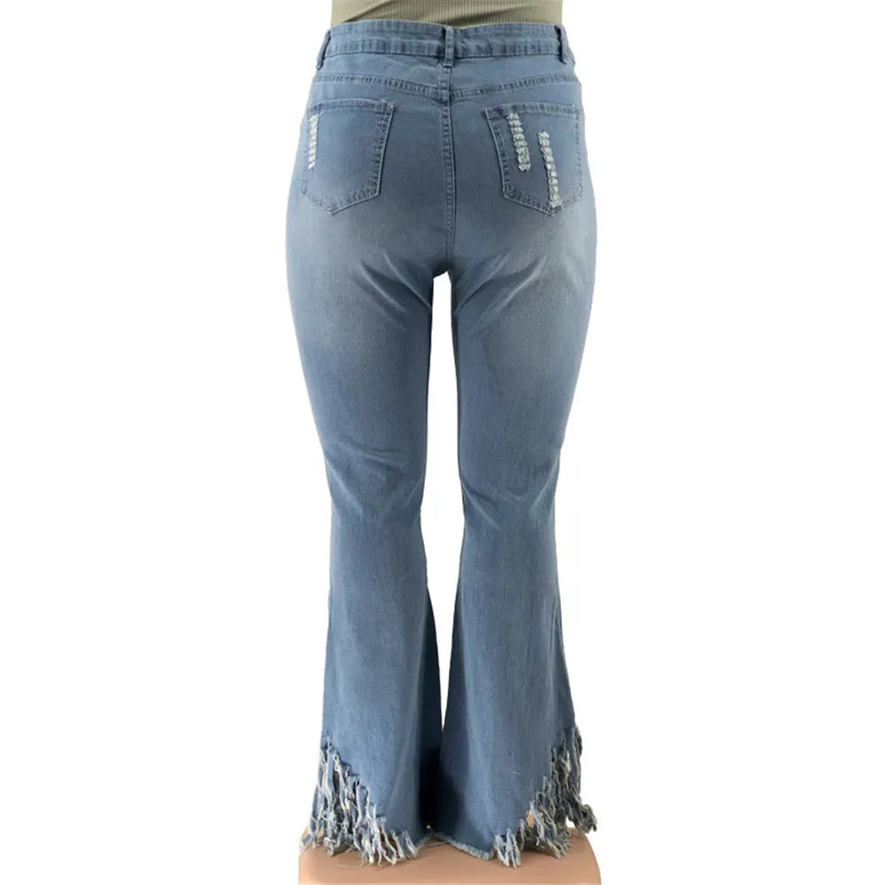 Damen Schlagjeans mit Fransen, hellblau, hohe Taille, modisch, Denim-Hose, Rückansicht.