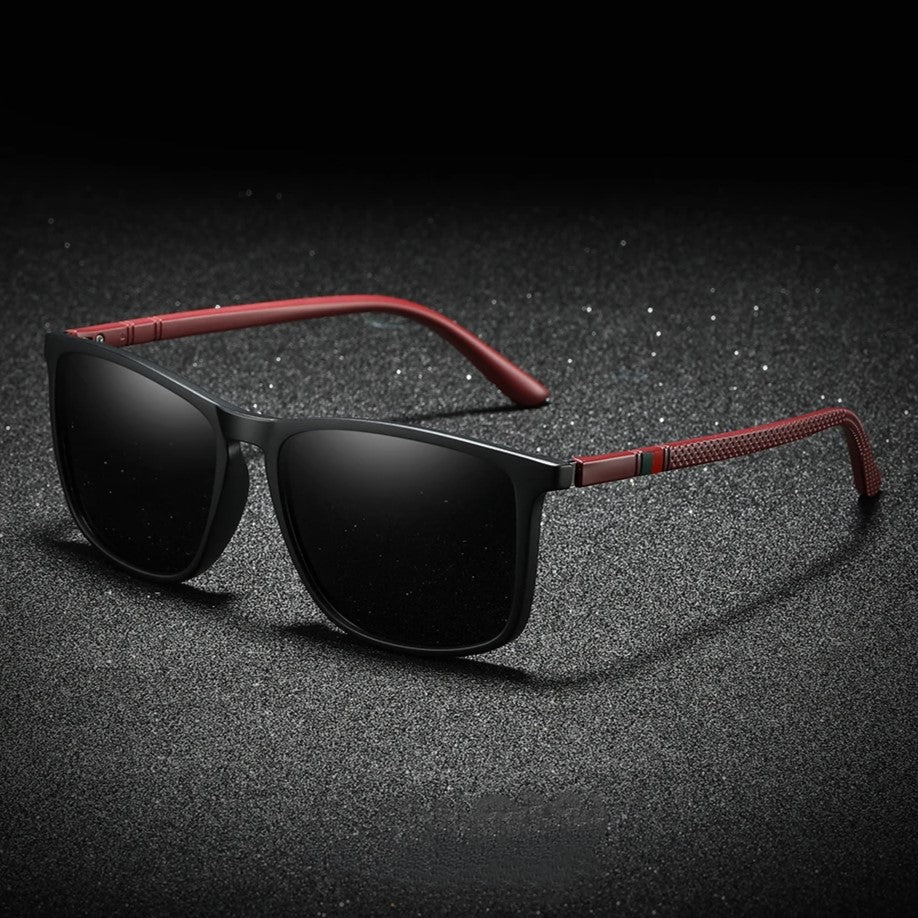 Schwarze Sonnenbrille mit roten Bügeln, modisches Accessoire, UV-Schutz, Unisex-Design.