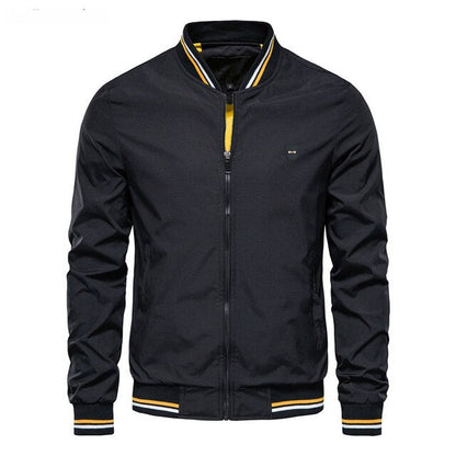 Schwarze Herrenjacke mit Reißverschluss, gestreiftem Kragen, ideal für Frühling und Herbst.