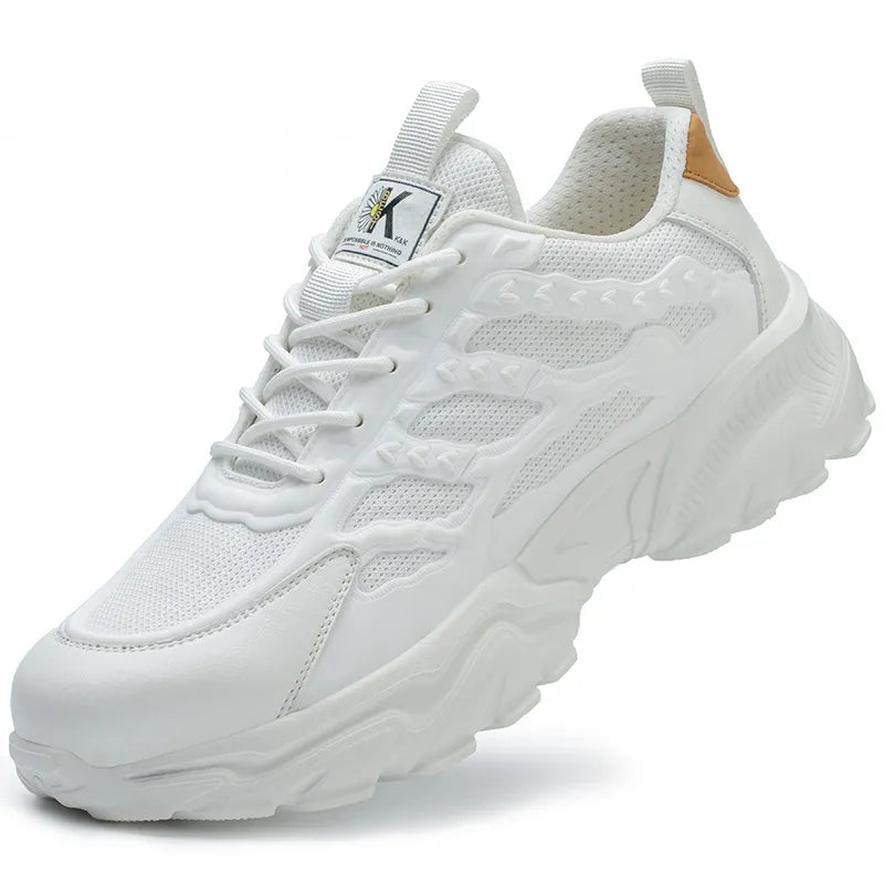 Weißer Sneaker, atmungsaktives Mesh, sportliches Design, Herrenmode, bequeme Laufschuhe.