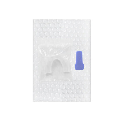 Durchsichtige Zahnschiene mit blauem Etui auf Luftpolsterfolie, Zahnschutz, Mundschutz.