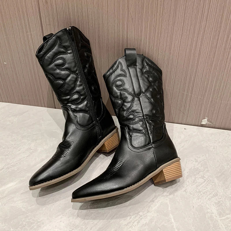 Schwarze Cowboystiefel aus Leder mit Holzabsatz, besticktes Design, Damenmode, Westernstil.