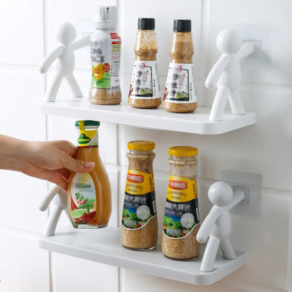 Wandregal Küche, weiß, mit Figuren, Gewürzflaschen, platzsparend, modernes Design.