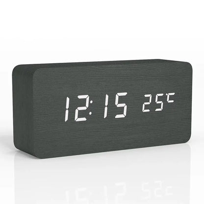 Digital klocka i trä med LED-display – WoodSync