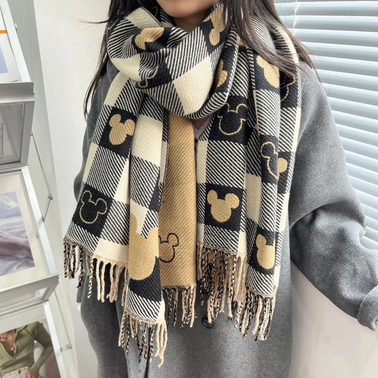 Mjuk scarf med vintermotiv för damer - Yara