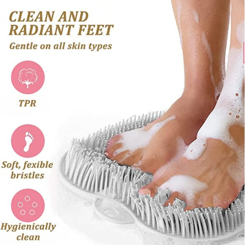 Weiße Silikon-Fußbürste mit flexiblen Borsten für sanftes Peeling und Massage im Bad.