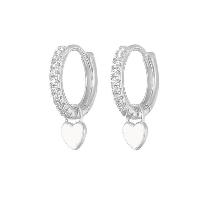 Silberne Creolen mit Herzanhänger, Zirkonia, Damen Ohrringe, eleganter Schmuck, Geschenkidee.
